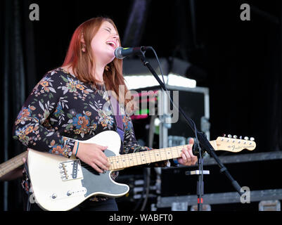 Polly Haynes effectuant à Weyfest music festival, Tilford, Surrey, UK. 18 août 2019 Banque D'Images