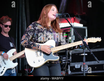 Polly Haynes effectuant à Weyfest music festival, Tilford, Surrey, UK. 18 août 2019 Banque D'Images