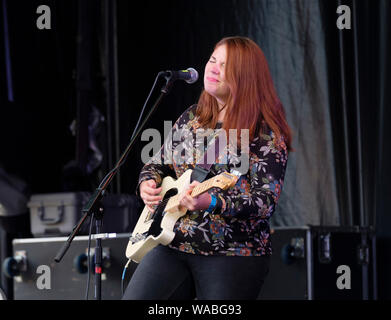 Polly Haynes effectuant à Weyfest music festival, Tilford, Surrey, UK. 18 août 2019 Banque D'Images