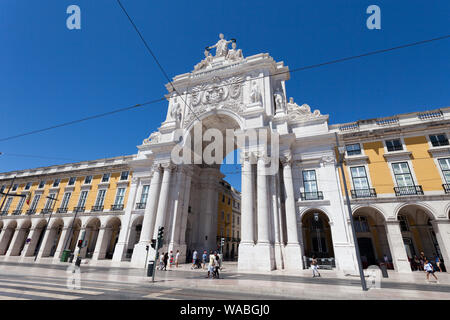 Arco da Rua Augusta, l'arche triomphale située à l'en de Rua Augusta et donnant sur Praça do Comercio, dans le centre de Lisbonne, Portugal. Banque D'Images