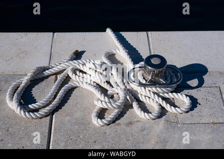 Close up of rope en marina de Rovinj, Istrie, Croatie Banque D'Images