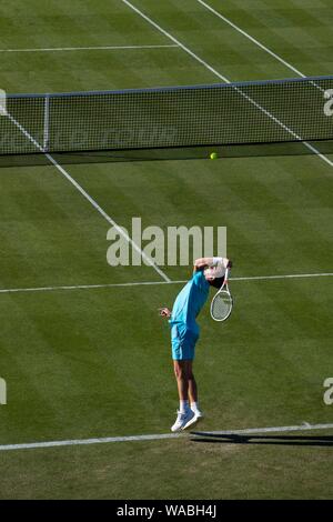 Cameron Norrie de Grande-bretagne servant contre Daniel Brands de l'Allemagne. Nature Valley International 2018 - Mardi, 26 juin, 2018 - Le Devonshire Park Banque D'Images