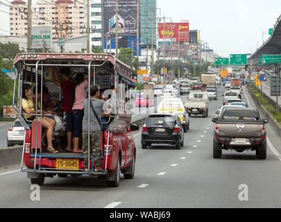 BANGKOK, THAÏLANDE, 03 juin 2019, ramassage de taxi ride de la circulation sur la rue de Bangkok. Banque D'Images