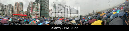 Hong Kong -18 août 2019 : de nombreux manifestants vont manifester dans la baie de Causeway . Le peuple de Hong Kong s'oppose à un projet de loi controversé sur l'extradition Banque D'Images