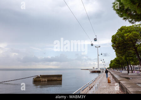 Les remontées mécaniques télécabine () dans le Parc des Nations Unies (Parque das Nacoes) à l'Expo, Lisbonne, Portugal Banque D'Images