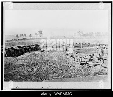Fortifications confédérées, Atlanta, Ga résumé : les soldats à l'intérieur de l'enrichissement des confédérés, Atlanta, Ga. Banque D'Images