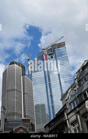 22 Bishopsgate gratte-ciel en construction et la Tour 42 Nat West building dans le quartier financier de la ville de London England UK KATHY DEWITT Banque D'Images