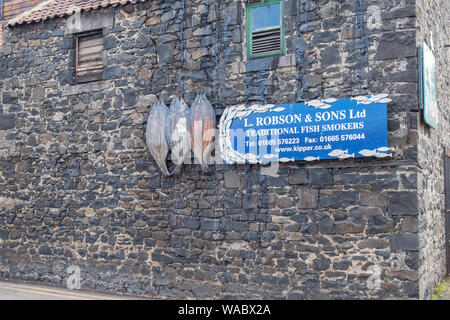 L Robson & Sons, les fumeurs de poissons traditionnels de Craster, un petit village sur la côte de Northumberland, qui est célèbre pour son poisson Banque D'Images