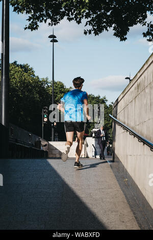 Londres, Royaume-Uni - 15 juillet 2019 : l'homme à court de métro Hyde Park Corner, l'un des plus utilisés dans le métro de Londres. Banque D'Images