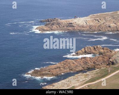 Photo aérienne des falaises dans la baie phare Hercules à La Coruna. Le 7 août 2012. La Coruña Galice, Espagne. Locations de Nature Photographie de rue. Banque D'Images