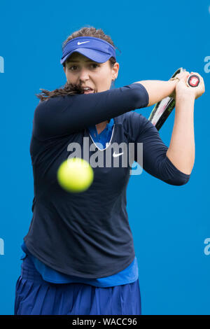 Laura Robson de Grande-bretagne en action contre Yi Fan Xu à Aegon 2016 International, Eastbourne, Angleterre - Samedi, 18 juin, 2016. Crédit photo : N Banque D'Images