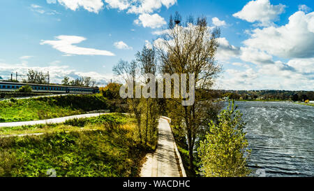 Vue depuis le pont de Troja à la Vltava Banque D'Images