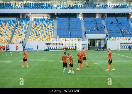 Lviv, Ukraine - le 18 août 2019 : session de formation d'avant-match Shakhtar joueurs pendant le match de championnat ukrainien entre Shakhtar Donetsk vs Lviv, Banque D'Images