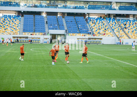 Lviv, Ukraine - le 18 août 2019 : session de formation d'avant-match Shakhtar joueurs pendant le match de championnat ukrainien entre Shakhtar Donetsk vs Lviv, Banque D'Images