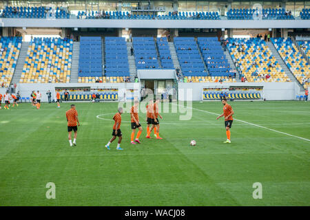 Lviv, Ukraine - le 18 août 2019 : session de formation d'avant-match Shakhtar joueurs pendant le match de championnat ukrainien entre Shakhtar Donetsk vs Lviv, Banque D'Images