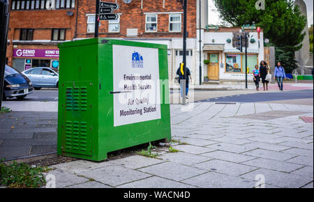 La station de surveillance de la qualité de l'air géré par le Service de santé de l'environnement de Southampton City Council à Rockfield, Southampton, England, UK Banque D'Images