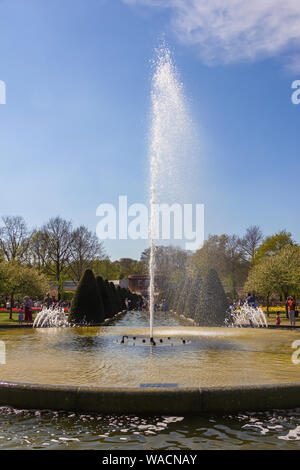 Keukenhof, Lisse, Pays-Bas - 18 Avril 2019 : l'avis de différents coins du parc de Keukenhof, le plus grand jardin de fleurs et de tulip park Banque D'Images