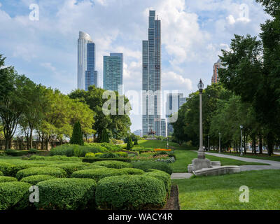 Jardins à la française et le général John Logan Statue. Grant Park, Chicago, Illinois. Banque D'Images