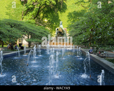 Art Institute of Chicago jardin sud et fontaine de la sculpture des Grands Lacs par Lorado Taft. Banque D'Images