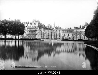 Domaine national château - Vue d'ensemble prise du côté des pièces d'eau - Fontainebleau - Médiathèque de l'architecture et du patrimoine - APMH00001209. Banque D'Images