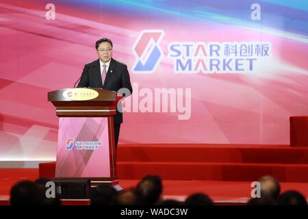 Hongyuan Huang, Bourse de Shanghai président, assiste à la cérémonie d'inscription du premier lot d'entreprises sur le marché de l'ESS à Shanghai, Chi Banque D'Images