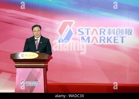 Hongyuan Huang, Bourse de Shanghai président, assiste à la cérémonie d'inscription du premier lot d'entreprises sur le marché de l'ESS à Shanghai, Chi Banque D'Images
