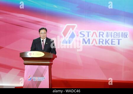 Hongyuan Huang, Bourse de Shanghai président, assiste à la cérémonie d'inscription du premier lot d'entreprises sur le marché de l'ESS à Shanghai, Chi Banque D'Images