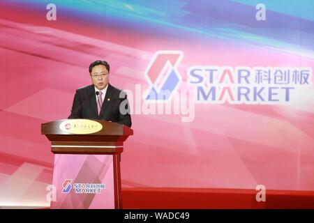 Hongyuan Huang, Bourse de Shanghai président, assiste à la cérémonie d'inscription du premier lot d'entreprises sur le marché de l'ESS à Shanghai, Chi Banque D'Images