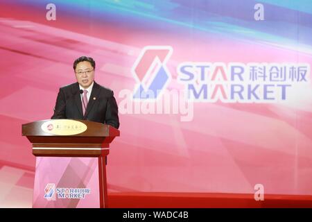 Hongyuan Huang, Bourse de Shanghai président, assiste à la cérémonie d'inscription du premier lot d'entreprises sur le marché de l'ESS à Shanghai, Chi Banque D'Images