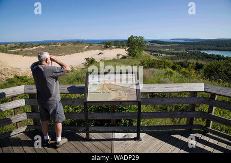 Empire, Michigan, USA. Août 19, 2019. Août 19, 2019, Empire, Michigan, United States ; Le Sleeping Bear Dunes National Lakeshore est situé dans la partie nord-ouest de la péninsule inférieure du Michigan. La rive est du lac Michigan a créé 400 pieds de hauteur des dunes de sable et des forêts denses, créé après la fonte des glaciers de la dernière époque glaciaire laissant la topographie diversifiée autour de l'Empire, au Michigan. Credit : Ralph Lauer/ZUMA/Alamy Fil Live News Banque D'Images