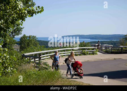 Empire, Michigan, USA. Août 19, 2019. Août 19, 2019, Empire, Michigan, United States ; Le Sleeping Bear Dunes National Lakeshore est situé dans la partie nord-ouest de la péninsule inférieure du Michigan. La rive est du lac Michigan a créé 400 pieds de hauteur des dunes de sable et des forêts denses, créé après la fonte des glaciers de la dernière époque glaciaire laissant la topographie diversifiée autour de l'Empire, au Michigan. Credit : Ralph Lauer/ZUMA/Alamy Fil Live News Banque D'Images
