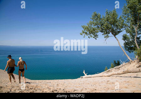 Empire, Michigan, USA. Août 19, 2019. Août 19, 2019, Empire, Michigan, United States ; Le Sleeping Bear Dunes National Lakeshore est situé dans la partie nord-ouest de la péninsule inférieure du Michigan. La rive est du lac Michigan a créé 400 pieds de hauteur des dunes de sable et des forêts denses, créé après la fonte des glaciers de la dernière époque glaciaire laissant la topographie diversifiée autour de l'Empire, au Michigan. Credit : Ralph Lauer/ZUMA/Alamy Fil Live News Banque D'Images