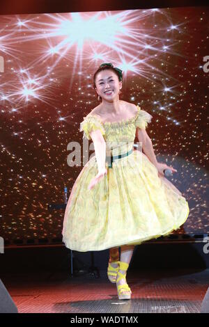 Chanteuse et actrice japonaise Noriko Sakai ou Nori-P exécute pendant son concert à Hong Kong, Chine, le 14 juillet 2019. Banque D'Images