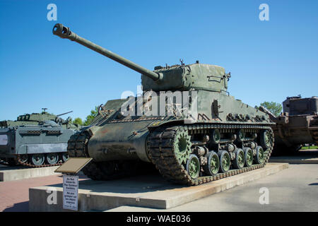 Réservoir de guerre blindée. Utilisé au combat par l'armée. Vue avant du Sherman. Banque D'Images