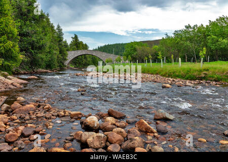 Vieux Pont de Pierre, Pont, Gairnshiel Crathie, Aberdeenshire, Ecosse, Royaume-Uni Banque D'Images