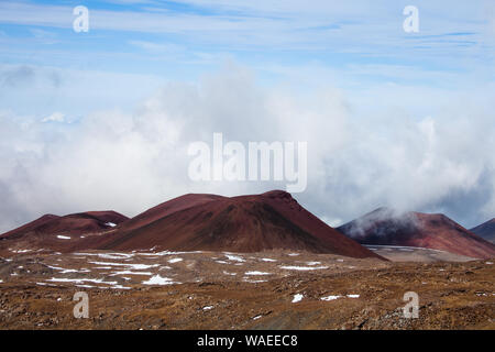 Cônes de cendres au-dessus du sommet du Mauna Kea, Hawaii Banque D'Images