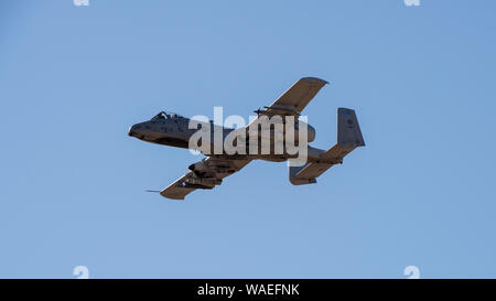 A-10 Thunderbolt II, à partir de la 124e Escadre de chasse, Boise, Idaho, train at the Idaho Army National Guard's Orchard Centre d'instruction au combat, au sud de Boise, le 19 août 2019. L'A-10 sont de la wing's 190th Fighter Squadron. (U.S. Air National Guard photo par le Sgt. Joshua C. Allmaras) Banque D'Images