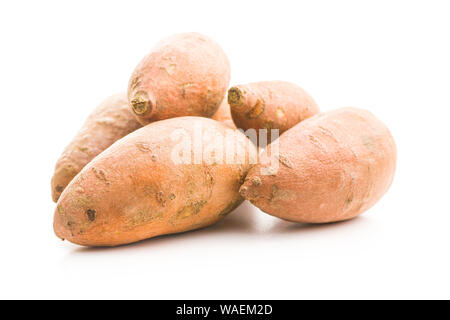 Les patates douces isolé sur fond blanc. Banque D'Images