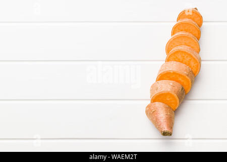 Les patates douces sur tableau blanc. Banque D'Images