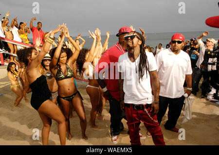 (L-R) de rap Rick Ross, Lil Wayne et Mack 10 sur-ensemble à la Mack 10 ft. Lil Wayne et Rick Ross 'So' music vidéo tournées à Malibu. Banque D'Images