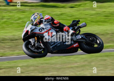 Tommy Bridewell, 2e dans la course 2, à bord de son Oxford Racing Ducati Panigale V4 R à Cadwell Park BSB 2019 Banque D'Images