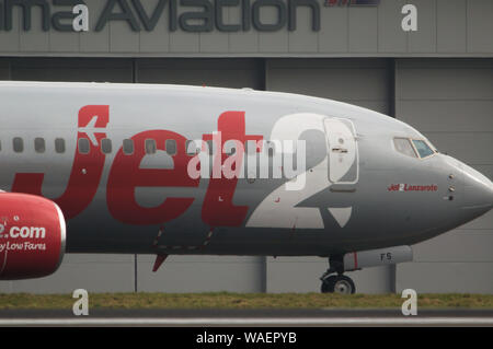 Glasgow, Royaume-Uni. 1er mars 2019. Jet2 vacances avion vu à l'Aéroport International de Glasgow. Jet2 Holidays est une compagnie aérienne à bas prix qui transporte régulièrement des vacanciers de toute l'Europe. Il a des liens étroits avec deux fois par jour des vols à partir de Glasgow, dans les îles Canaries, Iles du Cap-Vert, Îles Baléares et Midland de l'Espagne. Il a utilisé le Terminal 2 de Glasgow qui est utilisé uniquement pour les compagnies aériennes à bas prix uniquement. Banque D'Images