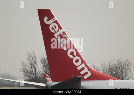 Glasgow, Royaume-Uni. 1er mars 2019. Jet2 vacances avion vu à l'Aéroport International de Glasgow. Jet2 Holidays est une compagnie aérienne à bas prix qui transporte régulièrement des vacanciers de toute l'Europe. Il a des liens étroits avec deux fois par jour des vols à partir de Glasgow, dans les îles Canaries, Iles du Cap-Vert, Îles Baléares et Midland de l'Espagne. Il a utilisé le Terminal 2 de Glasgow qui est utilisé uniquement pour les compagnies aériennes à bas prix uniquement. Banque D'Images