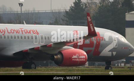 Glasgow, Royaume-Uni. 1er mars 2019. Jet2 vacances avion vu à l'Aéroport International de Glasgow. Jet2 Holidays est une compagnie aérienne à bas prix qui transporte régulièrement des vacanciers de toute l'Europe. Il a des liens étroits avec deux fois par jour des vols à partir de Glasgow, dans les îles Canaries, Iles du Cap-Vert, Îles Baléares et Midland de l'Espagne. Il a utilisé le Terminal 2 de Glasgow qui est utilisé uniquement pour les compagnies aériennes à bas prix uniquement. Banque D'Images