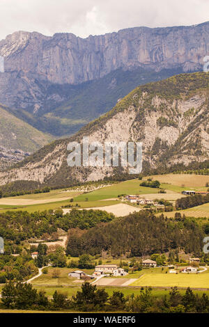 Vue de la Montagne de Glandasse à partir de la colline à côté de la Drôme, près de Molieroes-Glandaz Parc Naturel Régional du Vercors France Banque D'Images