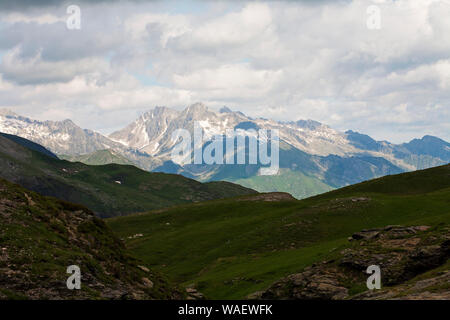 Montagne vue depuis le Cirque de Troumouse Hautes Pyrenees France Parc National des Pyrénées Banque D'Images