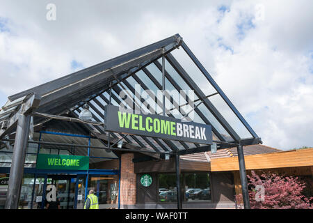 Entrée de Warwick Pause Bienvenue services station d'autoroute sur le M40 Banque D'Images