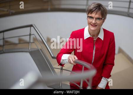 Weimar, Allemagne. 20e Août, 2019. Ulrike Lorenz, nouveau président de la Klassik Stiftung Weimar, pose devant une conférence de presse. Après son inauguration, le 1 août, elle présentera ses idées pour l'un des fondements culturels le plus important en Allemagne pour la première fois. Crédit : Michael Reichel/dpa/Alamy Live News Banque D'Images