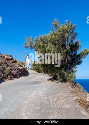 Faros (Phare d'Akrotiri) avec ciel clair - Santorini Grèce Banque D'Images