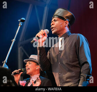 Pauline Black et Arthur 'trous' Hendrickson de The Selecter effectuant à Weyfest music festival, Tilford, Surrey, UK. 17 août 2019 Banque D'Images